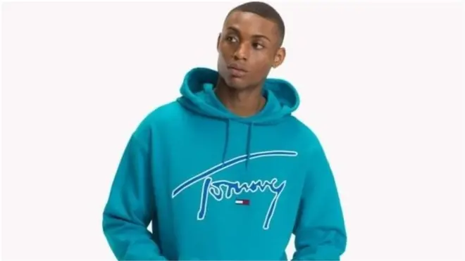 В серию умной одежды Tommy Hilfiger вошли толстовки, джинсы и шапки
