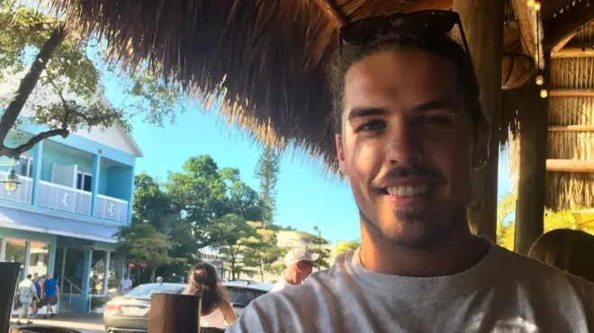 ويلي فيلبس، الفتى الذي نجا من حادث تحطم طائرة في ألاسكا