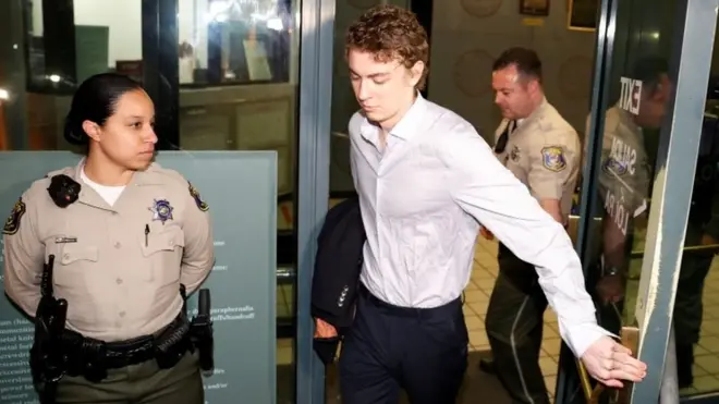 Brock Turner abandonó la cárcel del condado de Santa Clara, California este viernes.
