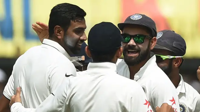 انڈیا کی جانب سے روی چندرن ایشون نے چھ اور جاڈیجا نے 2 کھلاڑیوں کو آؤٹ کیا۔