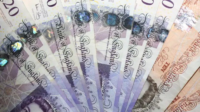 جنيهات استرلينية من فئة 10 وعشرين