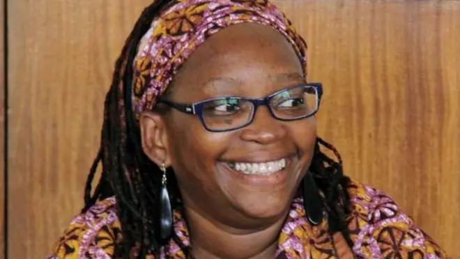 Umupfasoni Nyanzi azwi cane ku vyo yandika ku rubuga rwa Facebook birwanya ubutegetsi, mbere bimwe ugasanga birimwo amajambo y'ugutyoza.