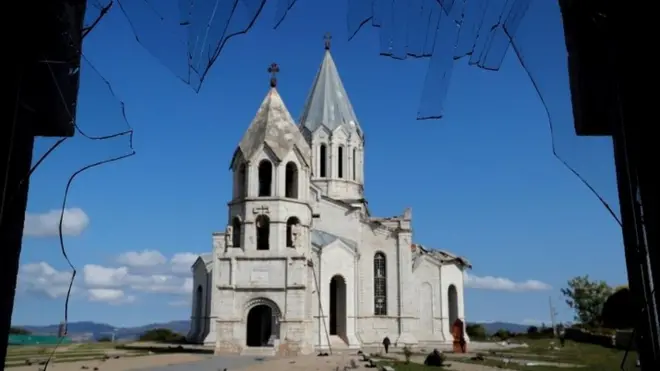 Црква после гранатирања