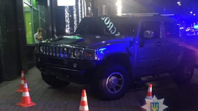 Автомобіль, який спричинив ДТП на Печерську, поліція затримала не одразу, адже водій поїхав з місця аварії