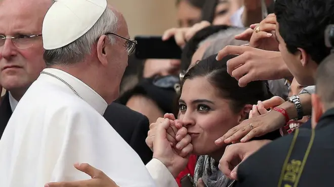 Papa ntiyahinduye uruheta yaronkeyemwo ubw'episkopi mu 1992