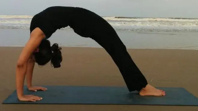 انگریزی میں اس آسن کو ’دی ویل’ کہتے ہیں چکر آسن ریڑھ کی ہڈی میں لچک پیدا کرتا ہے۔