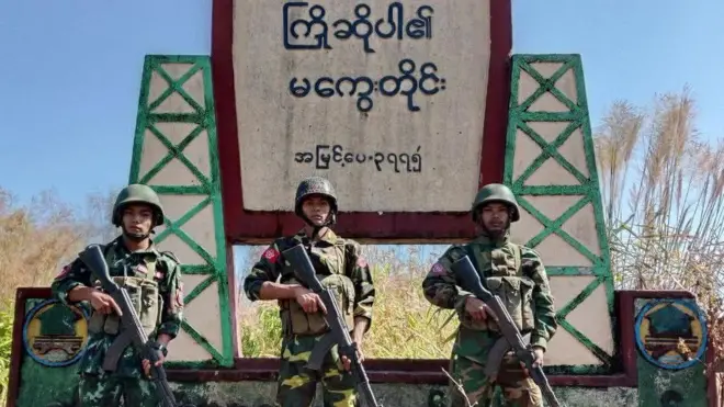 ရခိုင်-မကွေးအစပ် မကွေးဘက်ခြမ်းမှာ တွေ့ရတဲ့ အာရက္ခတပ်တော် အေအေတပ်ဖွဲ့ဝင်တွေ