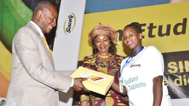 Le président guinéen Alpha Condé a décidé de suspendre le projet "un étudiant, une tablette" qu'il avait lancé en 2015 en pleine campagne présidentielle.