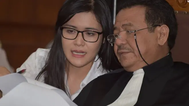 Jessica dan kuasa hukum Otto Hasibuan dalam sidang 26 September 2016.