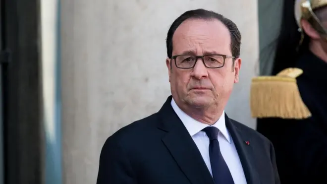 "Что касается меня, я буду голосовать за Эммануэля Макрона", - Олланд