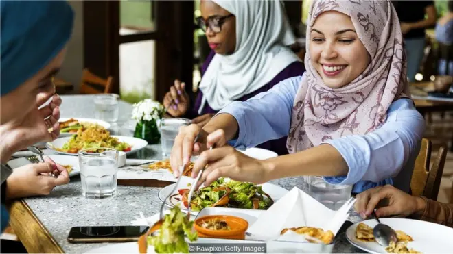 Banyak perempuan Uni Emirat Arab yang belajar memperbaiki cara memasak dan menjalani gaya hidup sehat.