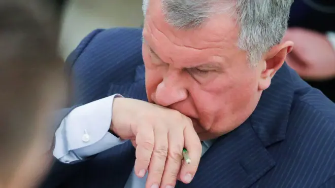 Сечин признал, что никто кроме него не слышал, будто бы Улюкаев вымогал взятку