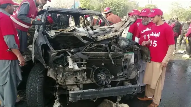 دھماکے کے بعد تباہ شدہ گاڑی