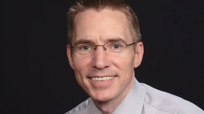 "Es fenomenal lo que ocurre a nuestro alrededor todo el tiempo y no lo notamos", dice Padgett, sobre las figuras fractales que solo él puede ver.