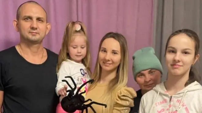 हमले से पहले व्लादिमीर की उनके परिवार के साथ खींची गई तस्वीर