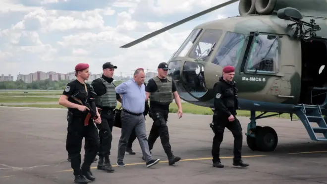 Екс-податківців з різних областей показово доправляли до Києва на гелікоптерах