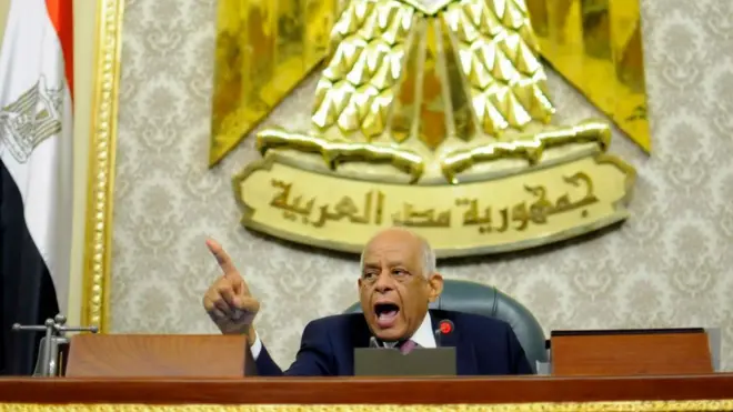 وعد رئيس البرلمان علي عبد العال بإصلاحات سياسية واقتصادية وإعلامية قال إنها وشيكة