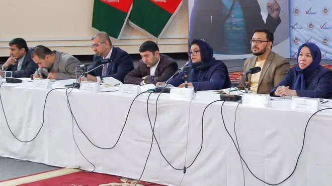 د ټاکنو کمېسیون وایي، که د هر چا غوښتنو ته غوږ ونیسي نو لومړنۍ پایلې به تر قیامته هم اعلان نشي