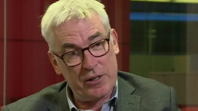 الطاف حسين کے خلاف مقدمے اور ايم کيوايم پر الزامات کو بخوبي سمجھنے والےلوگوں کا خیال ہے ان معامالے میں سیاسی اثر ورسوخ کا عمل دخل ہوسکتا ہے۔