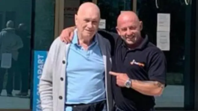 ክሬይግ ቢክኔል ከሟች አባቱ ጋር አለን ራይት ጋር