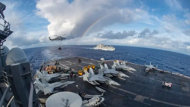 这艘尼米兹级核动力航空母舰事实上是南海常客，服役35年间驶往南海16次，对上一次是两年前，与马来西亚水军和空军进行演练。