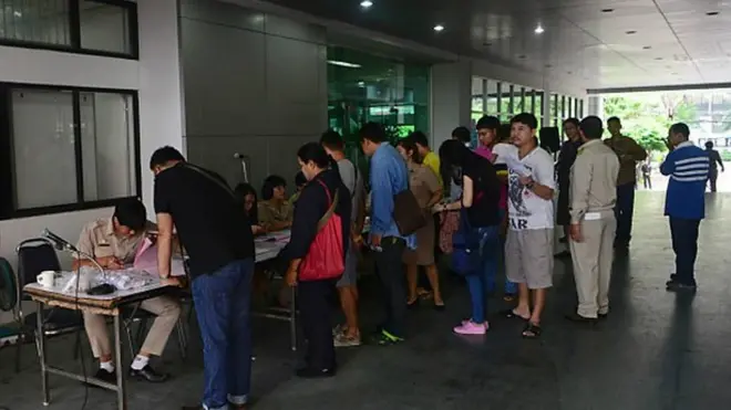 Raia wa Thailand wakipiga kura