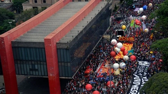 Em São Paulo, manifestantes se concentraram na frente do Masp, na Avenida Paulista