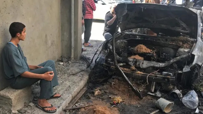 آثار قصف على أحد أحياء طرابلس