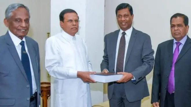 බැඳුම්කර නිකුතුව සම්බන්ධ ජනාධිපති කොමිසමේ වාර්තාව ජනාධිපතිවරයා වෙත භාර දුන් අවස්ථාව