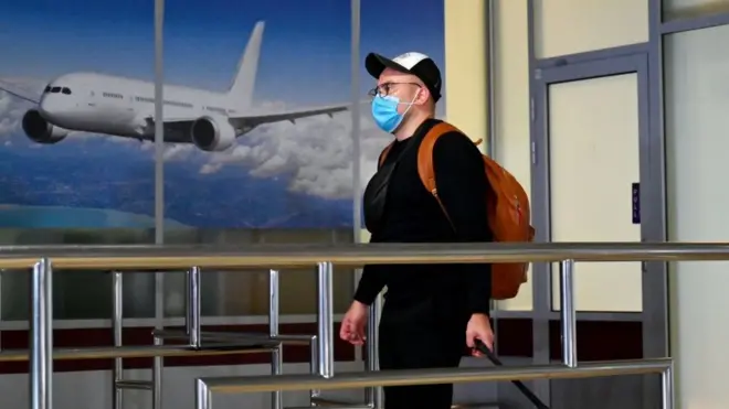 ዮክሬናዊ ቱሪስት አውሮፕላን ማረፊያ ሲደርስ