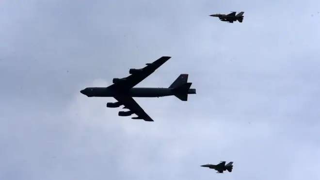 په لېږل کېدونکو الوتکو کې بي ۵۲ الوتکې هم شته