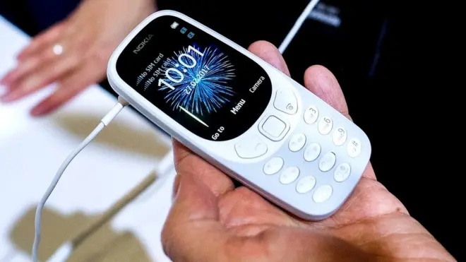 El Nokia 3310 salió al mercado en el año 2000.