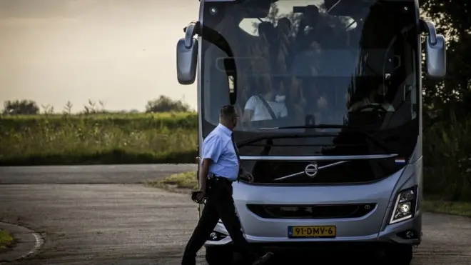 Afganistan'dan tahliye edilerek Hollanda'ya getirilen Afgan göçmenler.