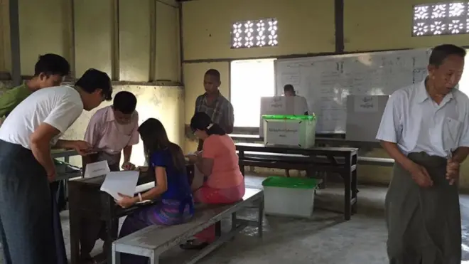 အလုပ်သမားတွေ အတွက် စနေက ရုံးပိတ်ရက် မဟုတ်လို့ မဲလာပေးသူ နည်းနေ