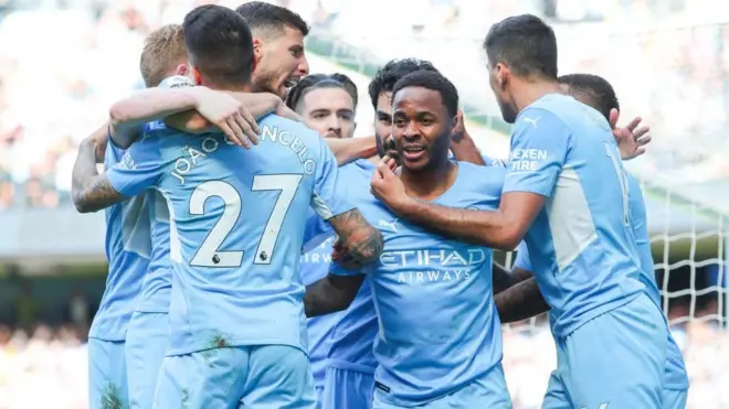 احتفال لاعبو مانشستر سيتي بعد تسجيل هدف في مرمى نيوكاسل يونايتد