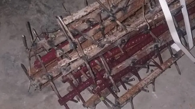 صور لقضبان حديدية وهراوات