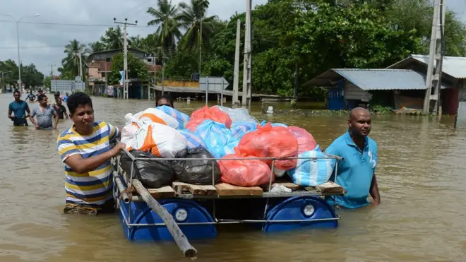 ආධාර බදා හැරීම හෝ ලබාගැනීම සම්බන්ධ සියලු විමසීම් 117, 13612, 1361 සහ 136 අංකවලට යොමු කරන මෙන්ද ආපදා කළමනාකරණ මධ්‍යස්ථානය ඉල්ලා සිටියි