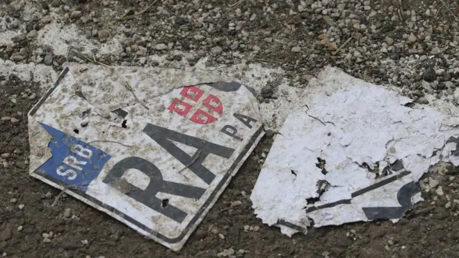 Сербия продолжает выдавать автономера жителям Косова