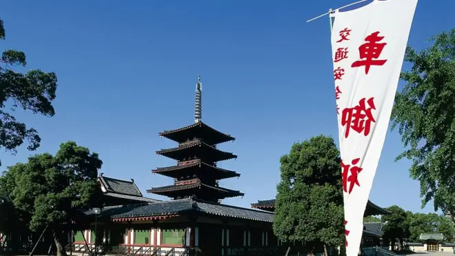 Ngôi chùa Shitennoji xây từ từ 593 là trung tâm đạo Phật của Osaka