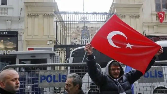 Hollandiyanın İstanbuldakı konsulluğu qarşısında həftəsonu etiraz nümayişi keçirilib
