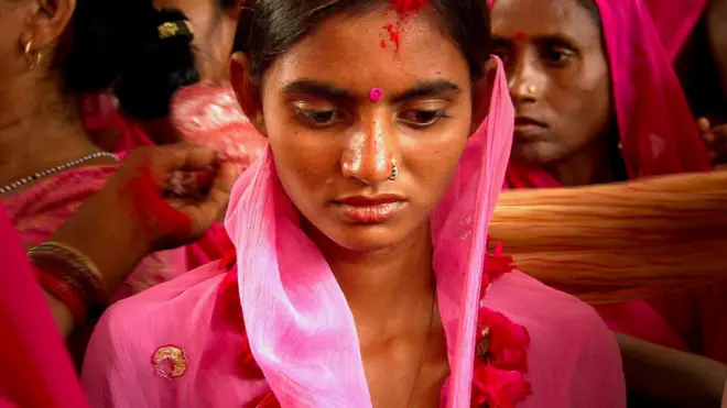 Розовые сари