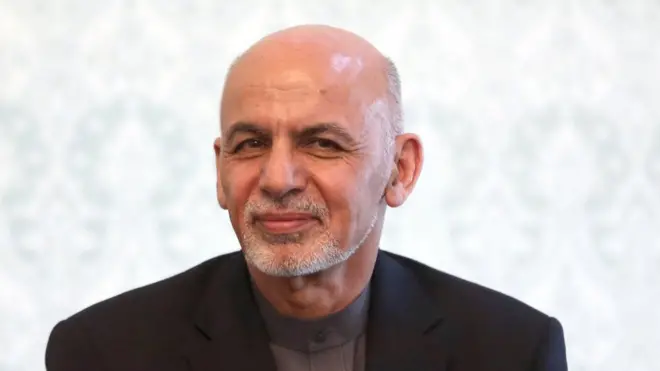 هدف از برکناری این مقامها مقابله با اخاذی عنوان شده