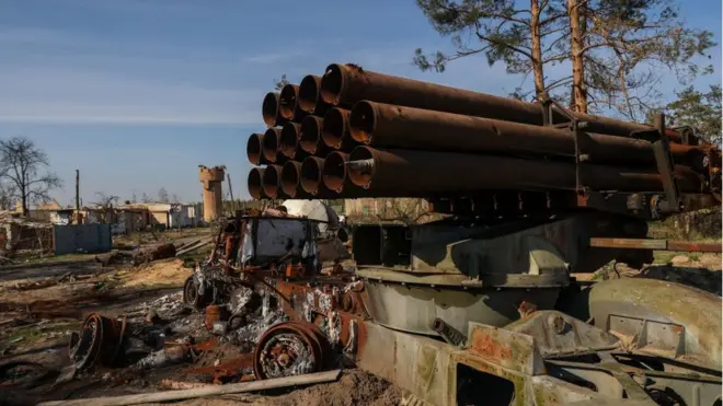 우크라이나 동부 하르키우 스투데녹에 버려져 있는 군수용품