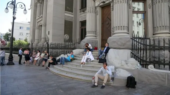 Члени "Самопомочі" прийшли на Банкову підтримати Олега Березюка після того, як він оголосив голодування