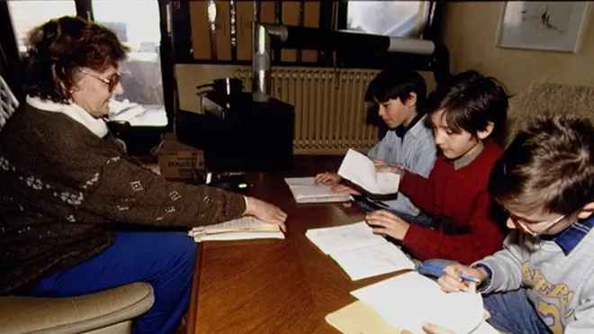 Časovi su se tokom rata u Bosni održavali u stanovima, podrumima i napuštenim objektima