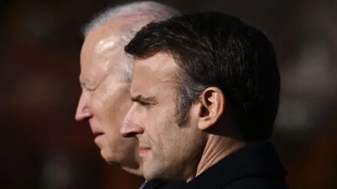 मैक्रों