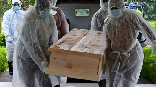 "අපි දැන්වත් හරි දේ නොකර, වසංගතය පාලනය කරන්න යන්නේ මේ විදිහටම නම් දෛනික මරණ සංඛ්‍යාව 200, 300 දක්වා ඉහළ යන්න පුළුවන්"