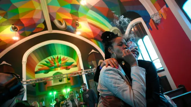 خلال الاحتفال بمناسبة 4/20 أو اليوم السنوي لاستهلاك القنب