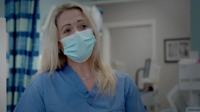 Monaghan y su equipo no pueden creer que estemos otra vez en la misma situación, con los hospitales llenos y el personal agotado.