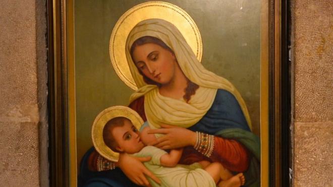 Imagen de María amamantando a Jesús en la Gruta de la Leche